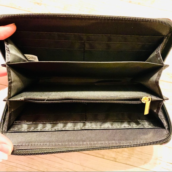 NWOT Floral Zip Around Wallet - Picture 4 of 5